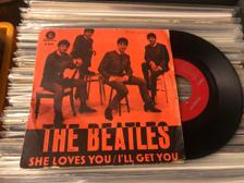 Tumnagel för auktion "THE BEATLES she loves you RÖTT OMSLAG SVENSK PRESS RÖD LABEL parlophone 45"