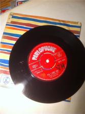 Tumnagel för auktion "The Beatles p. S. Love me do / i love you 1 st press uk 1962"