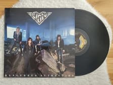 Tumnagel för auktion "Lion - Dangerous Attraction 1987 Vinyl rock"