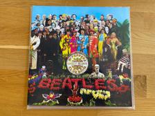 Tumnagel för auktion "The Beatles - Sgt Pepper's Lonely Hearts Club Band - remastered - i Nyskick"