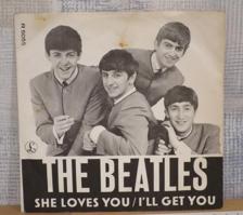 Tumnagel för auktion "BEATLES :: SHE LOVES YOU       (7``)  DK Press"