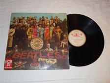 Tumnagel för auktion "VINYLSKIVA  THE BEATLES ST PEPPERS LONELY HEARTS CLUB BAND"