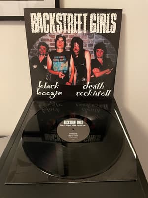 Tumnagel för auktion "Vinyl BACKSTREET GIRLS Back Boogie Death Rock n’ Roll Very Rare"