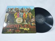 Tumnagel för auktion "THE BEATLES  -  SGT.PEPPER'S LONELY HEARTS  CLUB BAND  "