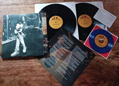 Tumnagel för auktion "Neil Young / Greatest Hits / Reprise Classic Records / 2 LP + 1 st 7'' + Poster"