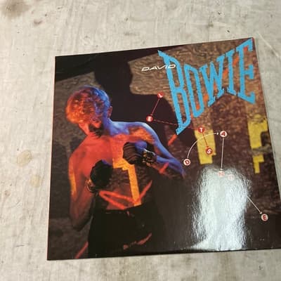 Tumnagel för auktion "David Bowie Let’s dance"