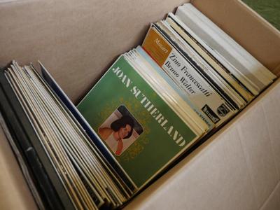 Tumnagel för auktion "Flyttlåda 1, Klassisk Musik gamla skivor, Stereo utgåvor mycket Decca, mm"