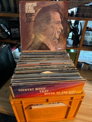 Tumnagel för auktion "Drygt 100 LP-skivor minst 40 år gamla"