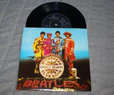 Tumnagel för auktion "The Beatles Sgt. Pepper's Lonely Hearts Club Band / With A Little Help From M 7""