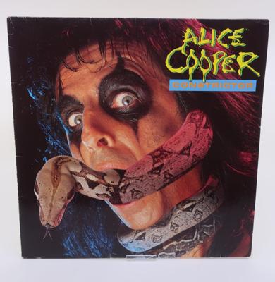 Tumnagel för auktion "Alice Cooper x2 & KISS x 2 - Constrictor, Raise your fist, love gun, lick it up"