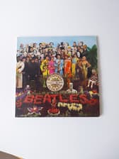 Tumnagel för auktion "The Beatles - Sgt. Peppers Lonely Hearts Club Band, LP Med Affisch"