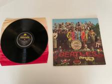 Tumnagel för auktion "The Beatles Sgt Peppers Lonely Hearts Club Band 1967 med cut outs "