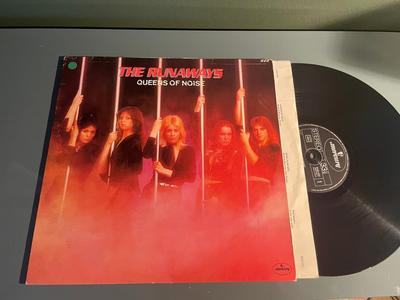 Tumnagel för auktion "RUNAWAYS queens of noise HÅRDROCK GARAGE ROCK MERCURY punk 1977 LP"