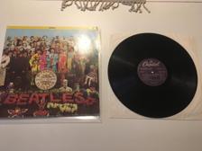 Tumnagel för auktion "The Beatles - Sgt Peppers Lonely Hearts Club Band gatefold Capitol rare "