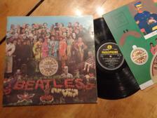 Tumnagel för auktion "The Beatles "Sgt. Peppers Lonely Hearts Club Band""