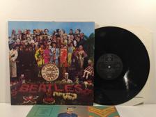 Tumnagel för auktion "The Beatles - Sgt. Pepper's Lonely Hearts Club Band UK! Fin!"