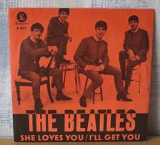 Tumnagel för auktion "BEATLES :: SHE LOVES YOU     (7`) SWE Press"