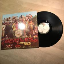 Tumnagel för auktion "The Beatles - Sgt. Pepper's Lonely Hearts Club Band – 1C 072-04 177 – 1977 - Ger"