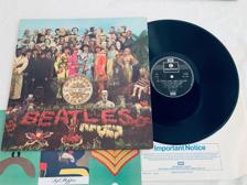 Tumnagel för auktion "THE BEATLES SGT PEPPERS LONELY HEARTS CLUB BAND LP"