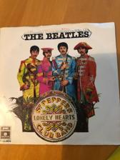 Tumnagel för auktion "BEATLES SGT. PEPPERS LONELY HEARTS CLUB BA ND FRÅN 1967"