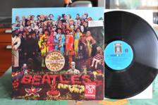 Tumnagel för auktion "BEATLES SGT PEPPERS LONELY HEARTS CLUB BAND ODEON/HÖR ZU SHZE 401 GER-67 RARE!!!"