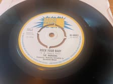 Tumnagel för auktion "THE MAROONS rosey dozey / rock me baby UK REGGAE DISCO FUNK harry j 45"