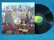 Tumnagel för auktion "THE BEATLES ( SGT. PEPPER'S LONELY HEARTS CLUB BAND ) "