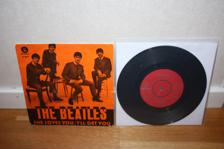 Tumnagel för auktion "Beatles: She Loves You, SW press, Orange Cover"