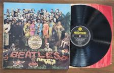 Tumnagel för auktion "The Beatles - Sgt. Pepper's Lonely Hearts Club Band LP Mono UK 1967 med insert!"