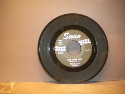 Tumnagel för auktion "THE BEATLES - SHE LOVES YOU - SWAN RECORDS"