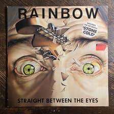 Tumnagel för auktion "RAINBOW - Straight Between The Eyes 1982 UK Press! ”Hype Sticker” Prog-rock. LP"