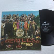 Tumnagel för auktion "BEATLES, SGT. PEPPER´S LONELY HEARTS CLUB BAND, LP"