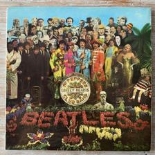 Tumnagel för auktion "BEATLES - SGT Peppers Lonely Hearts Club Band SVART/GUL ETIKETT LP UK"