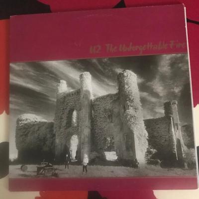 Tumnagel för auktion "U2, The Unforgettable Fire"