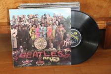 Tumnagel för auktion "BEATLES - SGT PEPPERS  LONELY HEARTS CLUB BAND LP ORIGINAL MKT BRA SKICK"