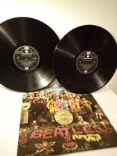 Tumnagel för auktion "The Beatles - Sgt. Pepper's Lonely Hearts Club Band - X2 vinyler"