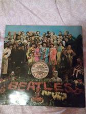 Tumnagel för auktion "Beatles - Sgt Pepper's Lonely Hearts Club Band - UK Parlophone Mono"