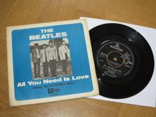 Tumnagel för auktion "Beatles / All you need is love  UK / Svensk 1st Press Fint "