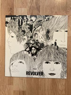 Tumnagel för auktion "The Beatles Revolver "