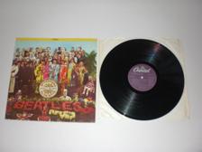 Tumnagel för auktion "BEATLES-SGT PEPPER´S LONELY HEARTS CLUB BAND 1967. VG+/VG++"