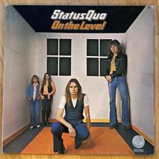 Tumnagel för auktion "STATUS QUO – On The Level - LP - uk -75 - 9102 002 - boogie / rock / hårdrock"