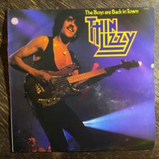 Tumnagel för auktion "THIN LIZZY - The Boys Are Back In Town 1983. UK Press! Outgivet Prog-rock. LP"