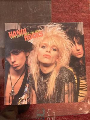 Tumnagel för auktion "Hanoi Rocks, Two steps from the move"