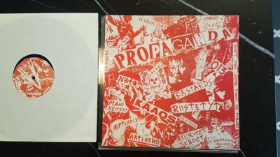 Tumnagel för auktion "Propaganda-Russia Bombs Finland V/A(finsk punk appendix,Riistetyt, Terveet Kädet"