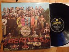 Tumnagel för auktion "The Beatles "Sgt. Peppers Lonely Hearts Club Band""