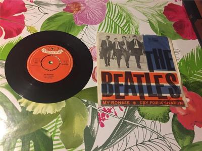 Tumnagel för auktion "Beatles"