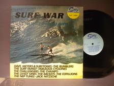 Tumnagel för auktion "SURF WAR - THE BATTLE OF THE SURF GROUPS - V/A - DAVE MEYERS & SURFTONES..."