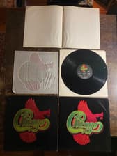 Tumnagel för auktion "CHICAGO - Vll 1974. Komplett US Press With POSTER & IRON ON! Prog-rock LP"