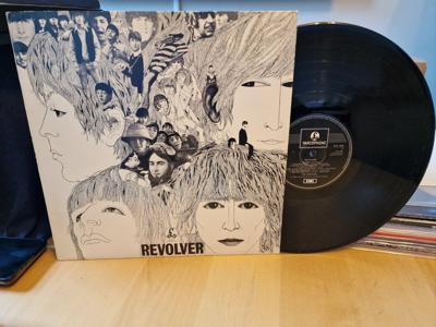 Tumnagel för auktion "The Beatles - Revolver / 1966 / E.M.I "