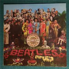 Tumnagel för auktion "The Beatles – Sgt. Pepper's Lonely Hearts Club Band (LP, 1967)"